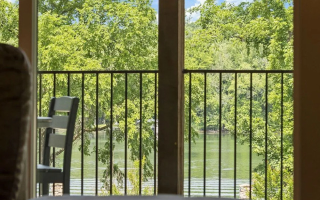 New Lakeside Haven - Picturesque