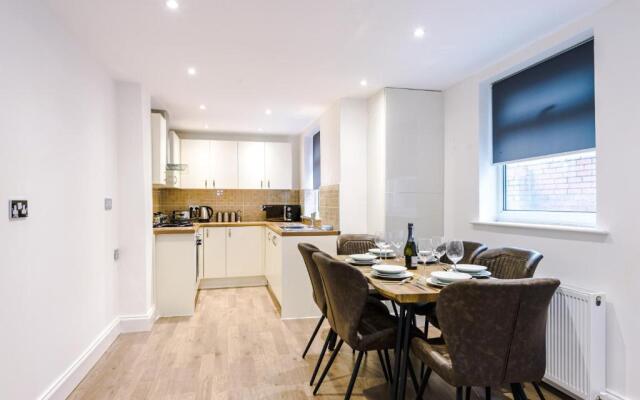 Rest&Recharge at Karma House (5-Bedroom, 8 beds, Free Parking)