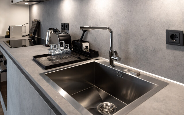 Grey and White 2BD Apartment 132m2 Free Parking