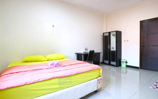 Saloka Guest House by ZUZU