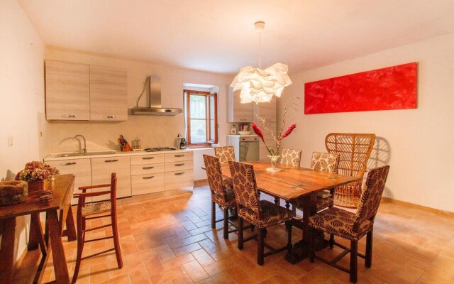 Beautiful Home in Londa With 2 Bedrooms and Wifi