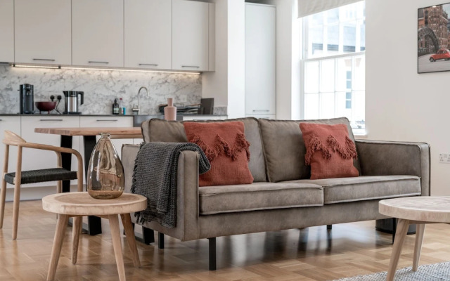 JOIVY Spectacular 3-Bed Flat Near Holland Park