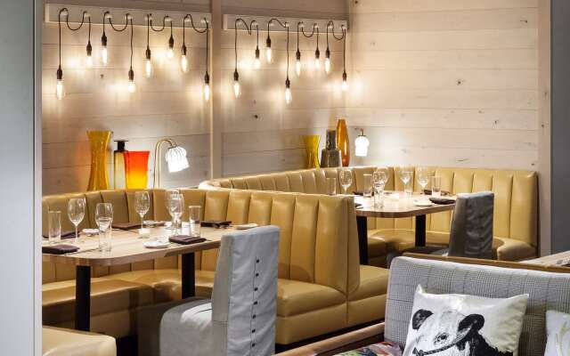 The Logan Philadelphia, Curio Collection by Hilton