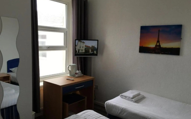OYO Wave Crest Hotel