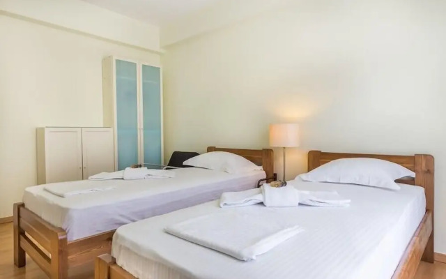 Central apartment with 5 bedrooms near the metro