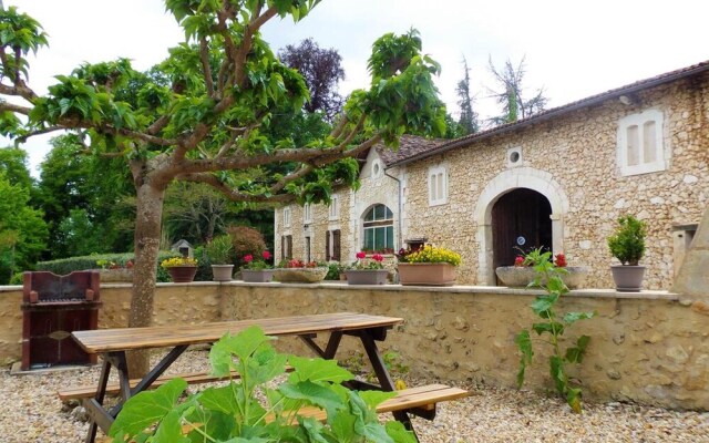 House With 4 Bedrooms In Saint Front De Pradoux With Shared Pool And Furnished Garden