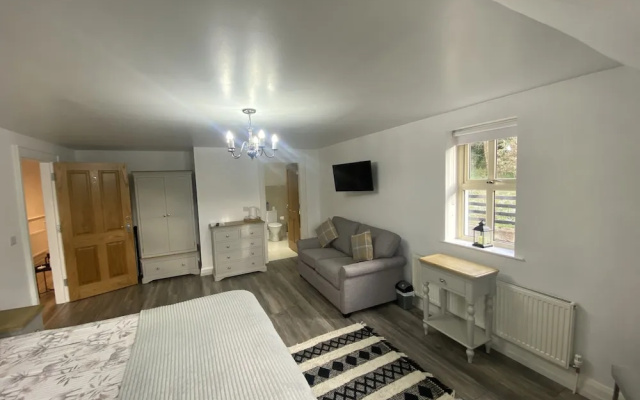 Rostrevor Valley 6-br, Sleeps 20 w/ Hot Tub & View