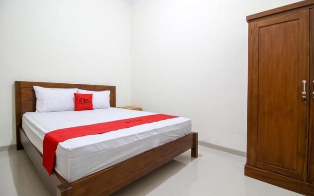 RedDoorz near UII Jakal 2