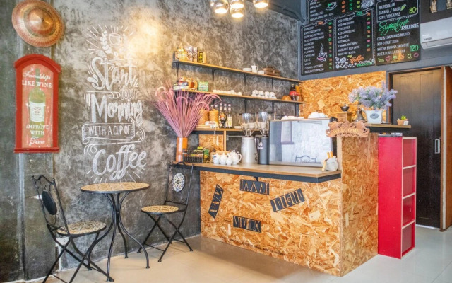 OYO 617 Tira Hostel chalong Phuket