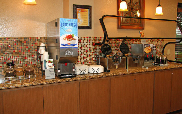 Best Western Plus Universal Inn