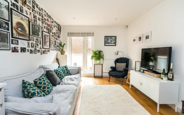 Contemporary 2BD Flat With Balcony - Hackney Downs