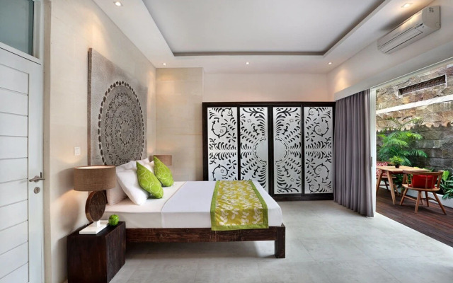 Seminyak White Design Villa