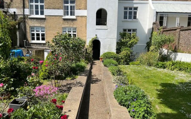 Beautiful 2BD Flat With a Garden - East Brighton