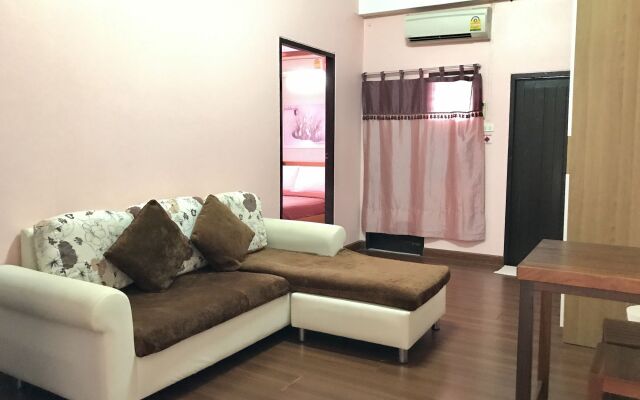 Ponlaan Apartment