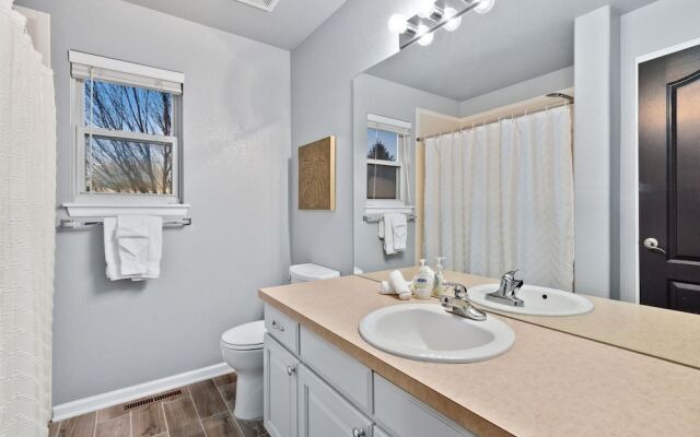 Spacious Home W/ Fun Amenities | Lake & Mtn Views