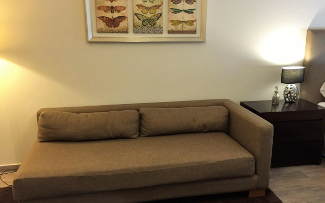 Urbana Suites & Studios 440