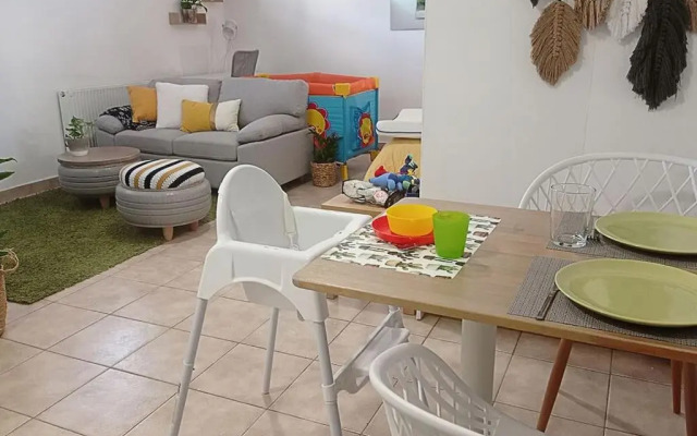 Cool Boho Apartment, 1min to Highway, Parking