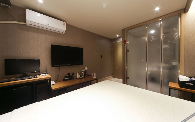 Busan Suyeong Hotel River