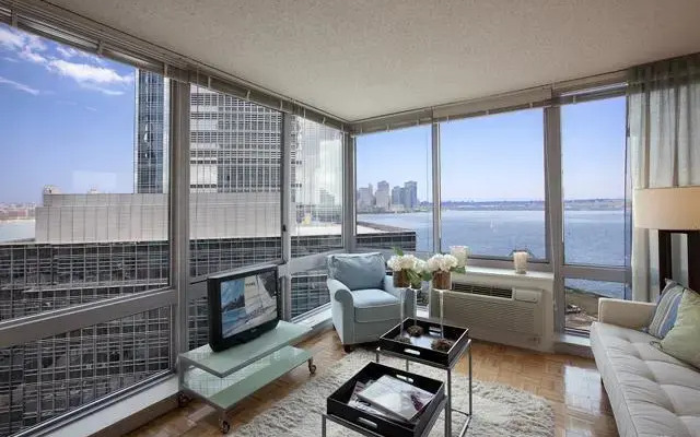 Bridgestreet at Liberty Towers