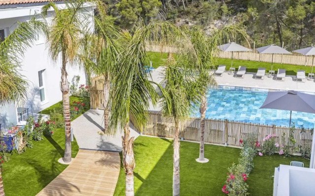 Nice Apartment With Shared Pool