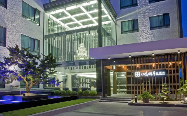 Renyi Lake Hotel