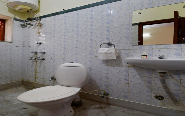 OYO 12210 Comfort N Cozy