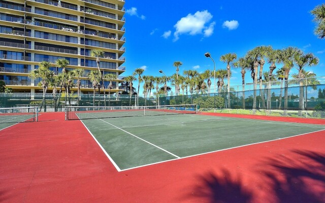 Land's End 204 Building 9 Beachfront Condo / Updated / Gated