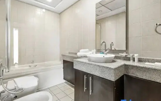 Spacious 2BR Apartment with Marina & Gulf Views