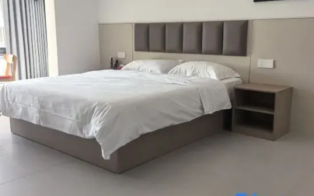 Square Seaview Apartment