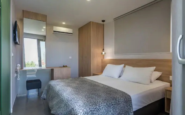 Apollo Hotel II