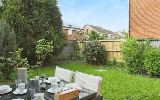 Deluxe 7 Bedroom Property in Solihull