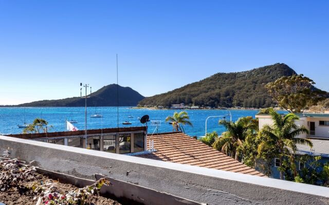 Aura 13 - Shoal Bay