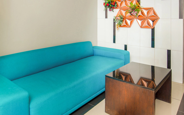 OYO 241 Ratana Hotel Sakdidet