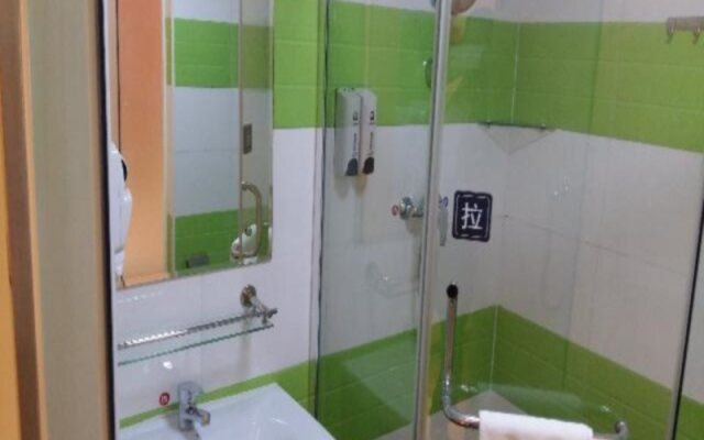 7Days Inn Shenzhen Fuyong Fenghuang Shiji Commercial Square