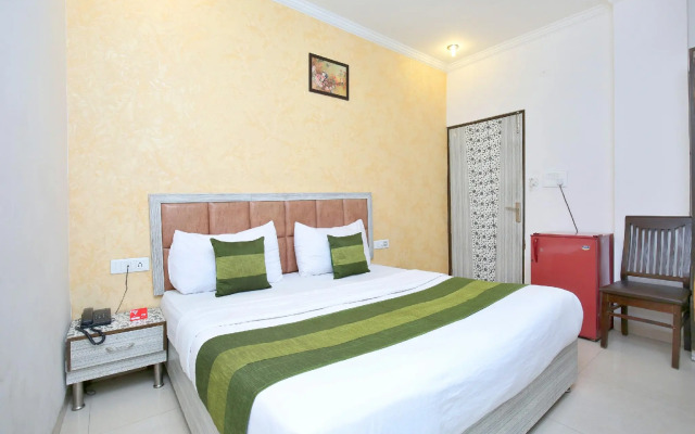 OYO 1605 Hotel Axis Inn