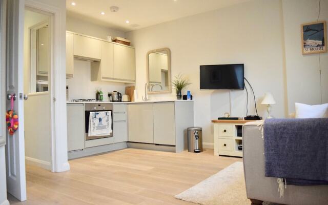 Modern 1 Bedroom Kensington Flat With Roof Terrace