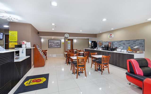 Super 8 by Wyndham Eddyville/Kuttawa