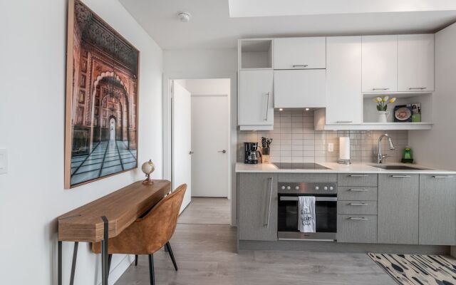 Stallion Suites - Entertainment District