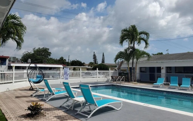 Hollywood Gardens Inn & Suites