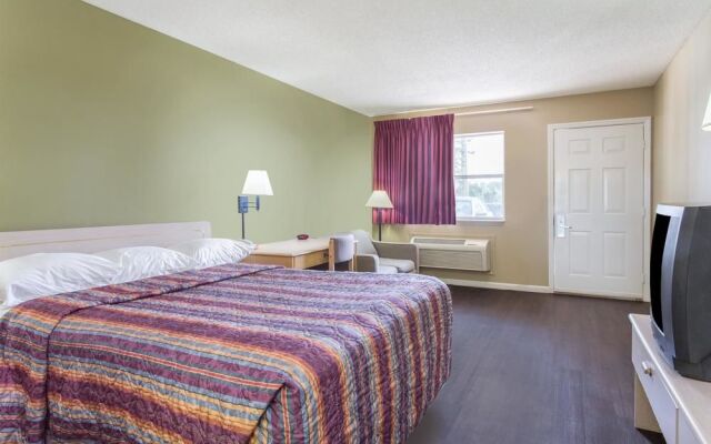 Super 8 Motel - Monticello