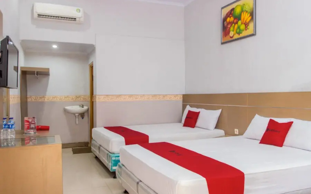 RedDoorz near Goa Panggung