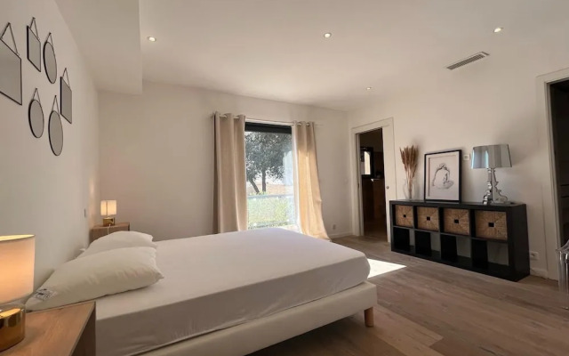 Beautiful Villa With Pool and sea View