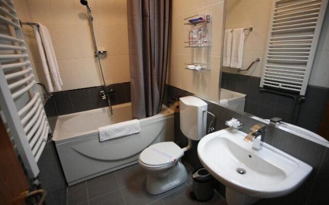 Golden Inn Hotel