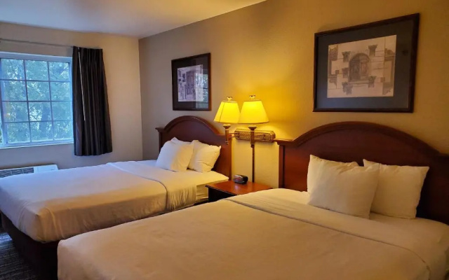 Estherville Hotel & Suites