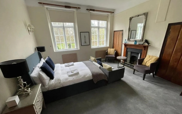 The Royal Retreat -elegant 7bdr With Garden
