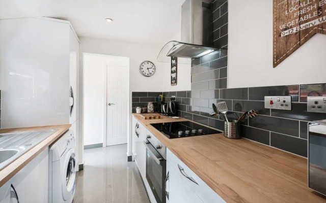 Cambridge House Luton - Inhabit Short Stays