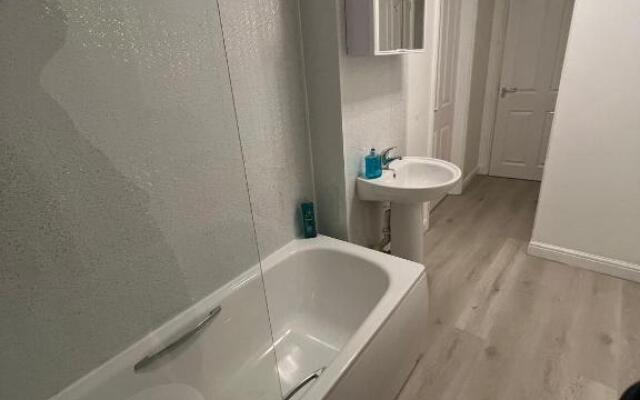 Spacious Flat with River View, 1A
