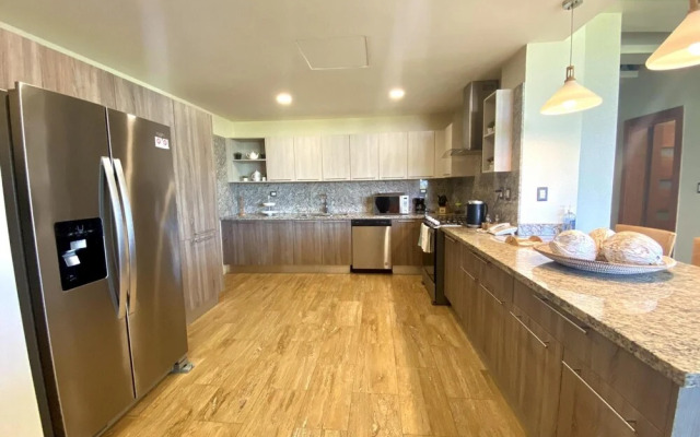 Georgeus 4BR Apartment at Blue Jacktar
