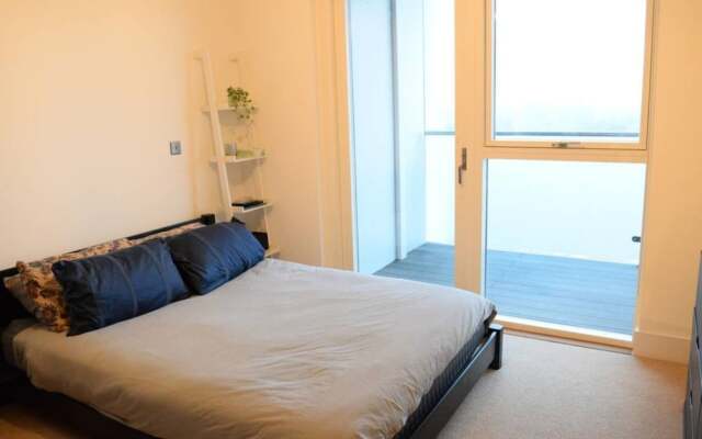 1 Bedroom Property in Brixton With Balcony