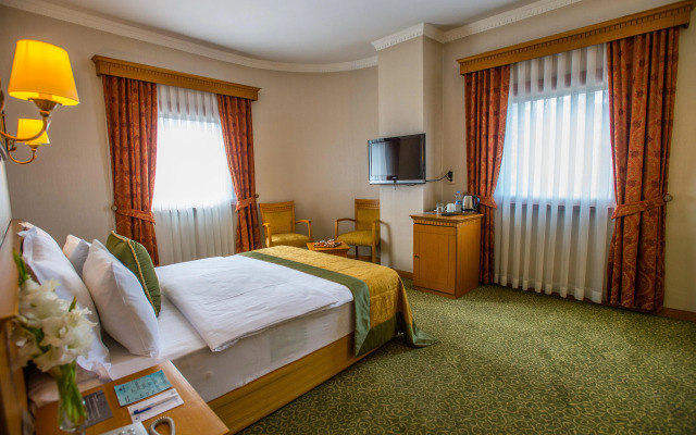 Usta Park Hotel